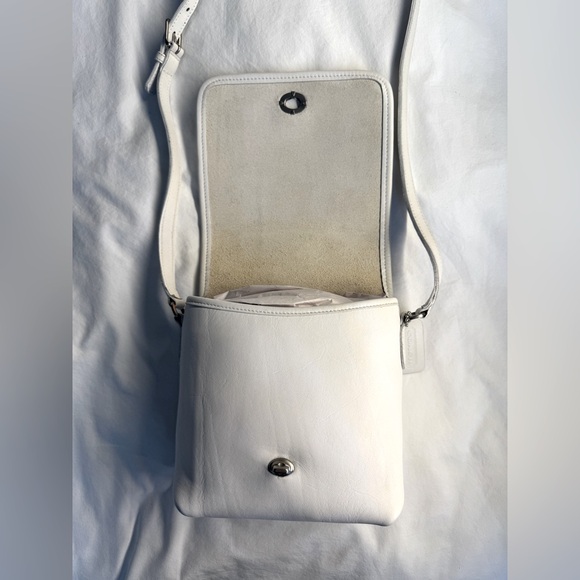 Vintage Coach Companion Flap Bag - # 9076 (Ivory) - Picture 5 of 13